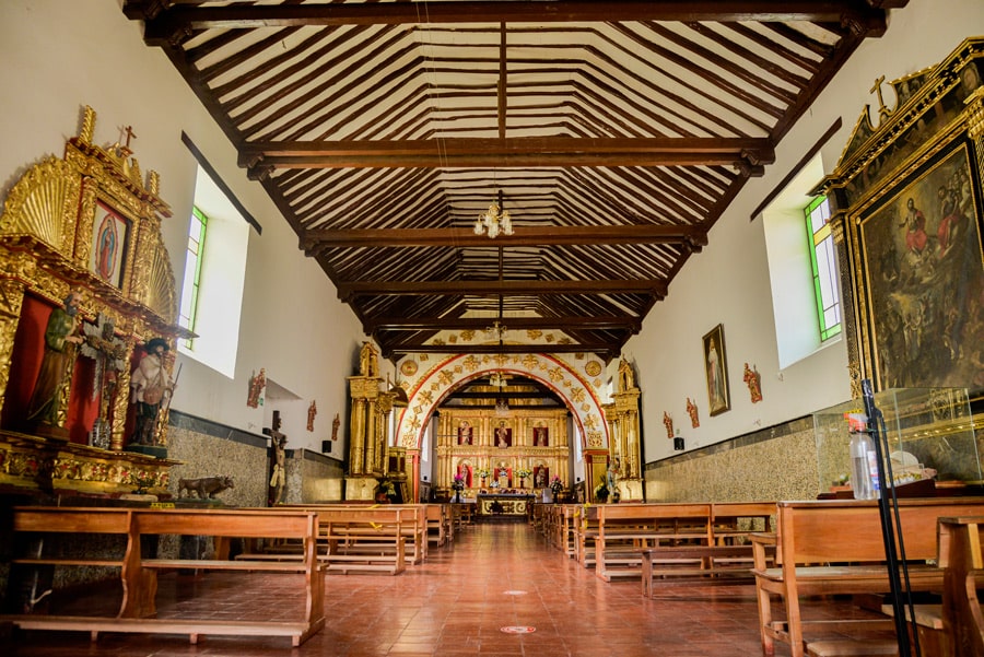 Sáchica, Plaza fundacional, Iglesia doctrinera
