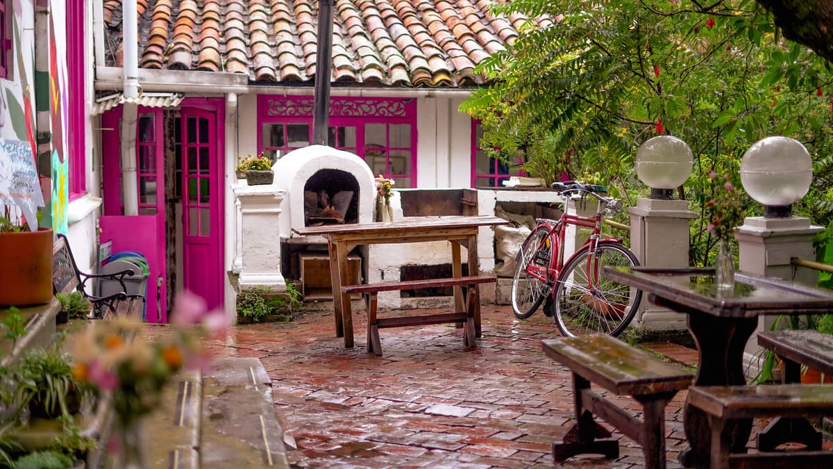 Parte trasera de la casona colonial, con más de 400 años de historia, donde funciona el hostel. Foto: Manuela Picón - IDT