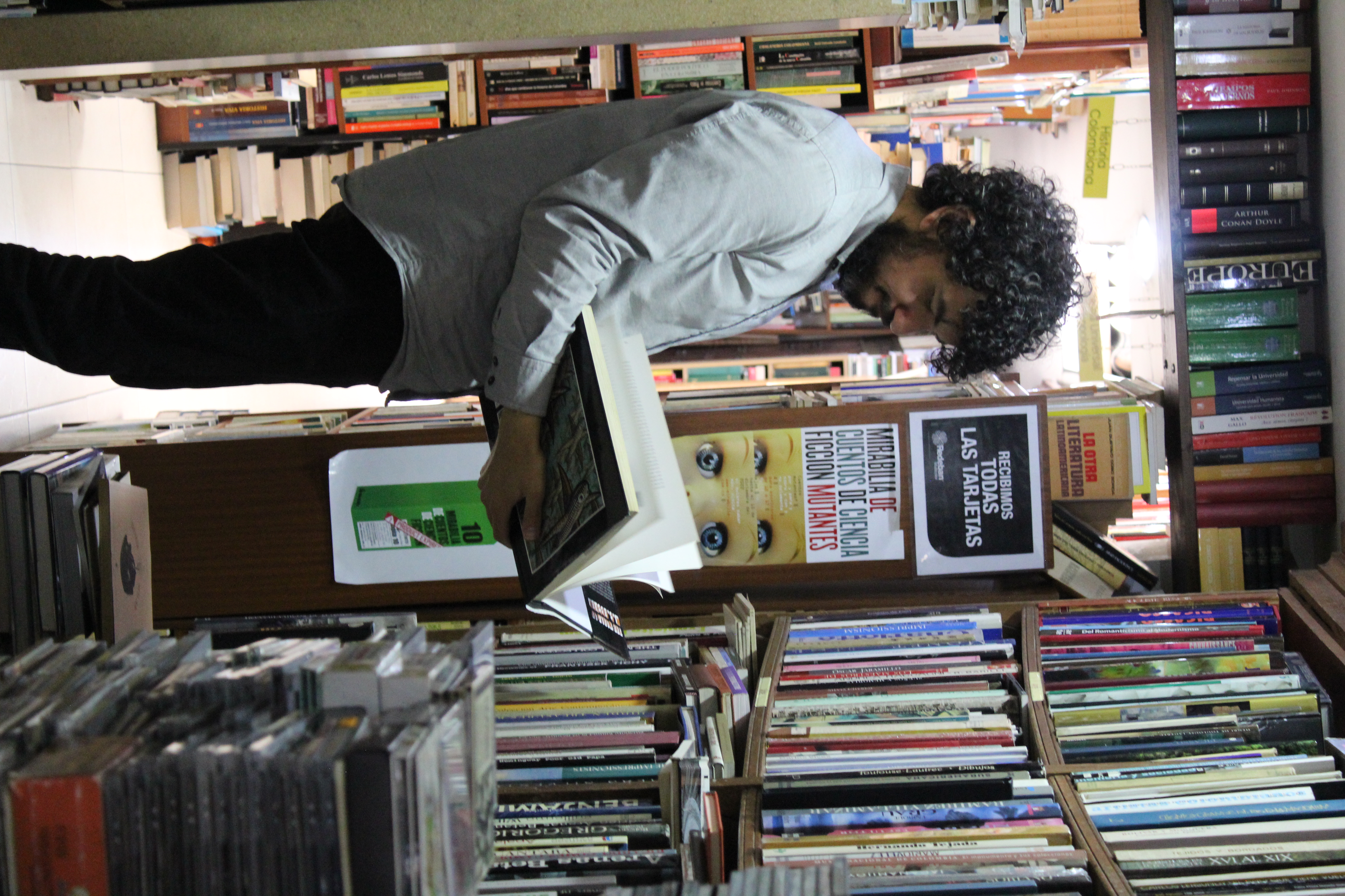 Mientras asistes a los lanzamientos de libro y conversatorios con los autores invitados, podrás comprar uno que otro libro. Foto: María Fernanda García - IDT -